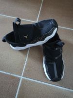 Baskets Jordan noir et blanc taille 33 bon etat general