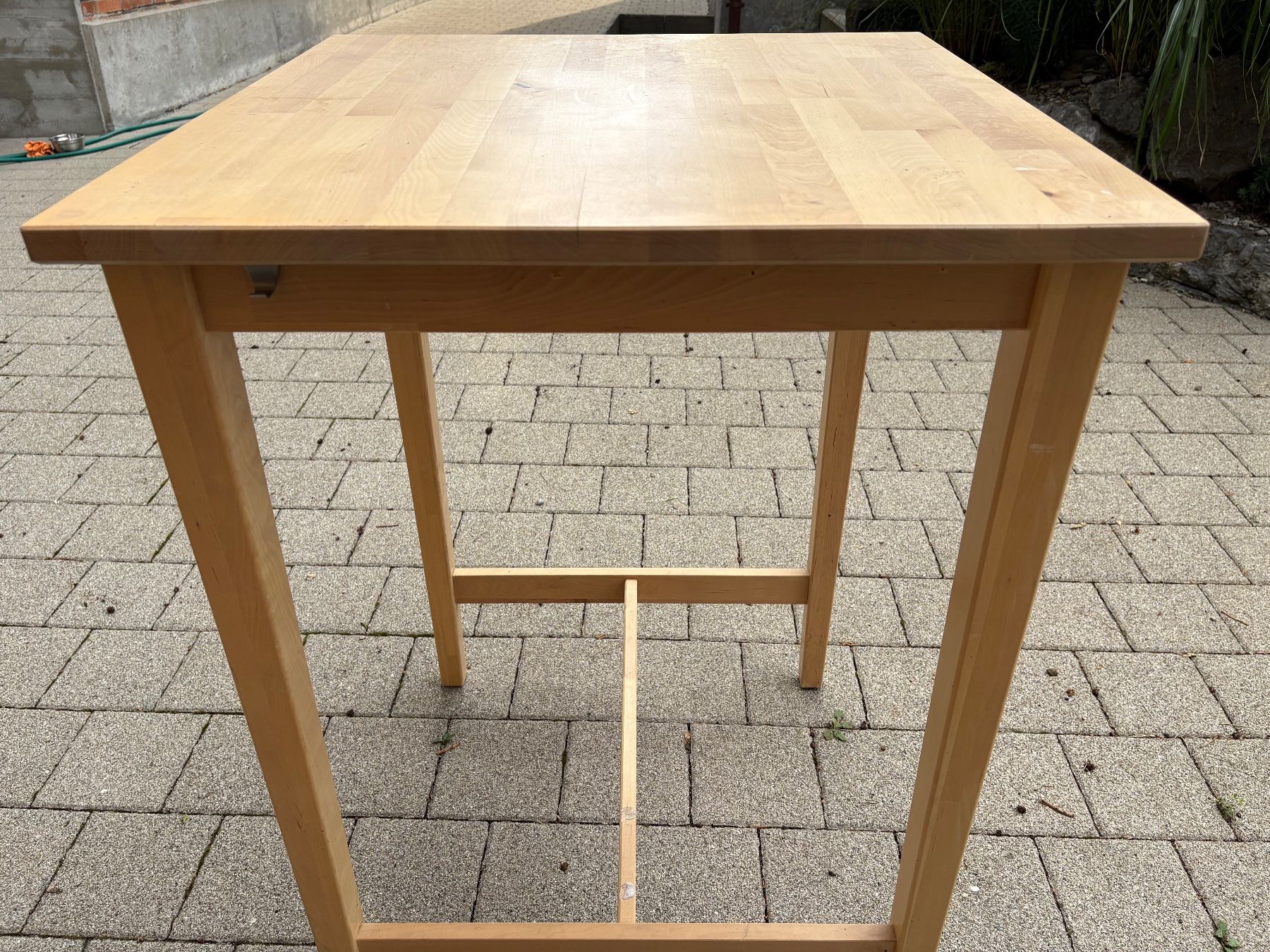 Ikea Tische: Bartisch / Stehpult – Gebraucht aus Gossau SG von Black-Queen 1