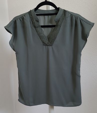 Elegante, grüne Bluse mit Spitze, Grösse XS