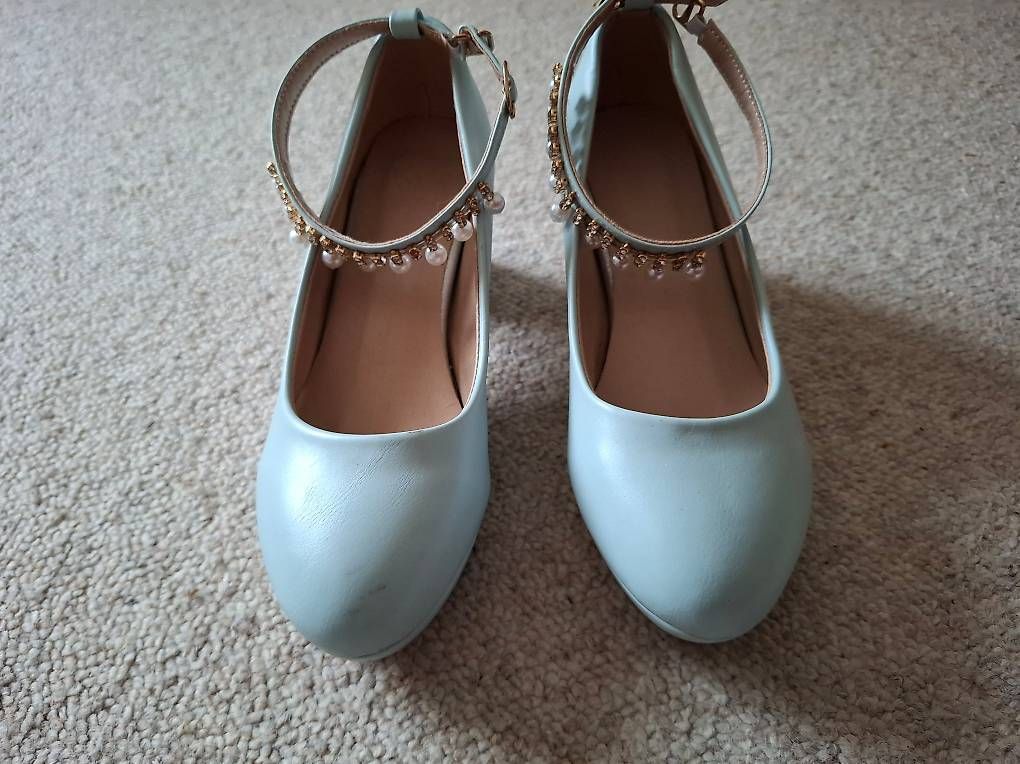 Damenschuhe: Schuhe hellblau Gr. 36 – Gebraucht aus Halten von Mutzji