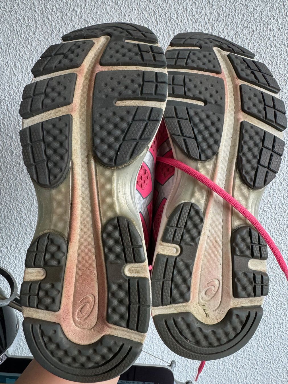 Asics Scarpe da donna: Asics Turnschuhe Gr. 40 – Usato da Kirchdorf AG venduto da coco123 4