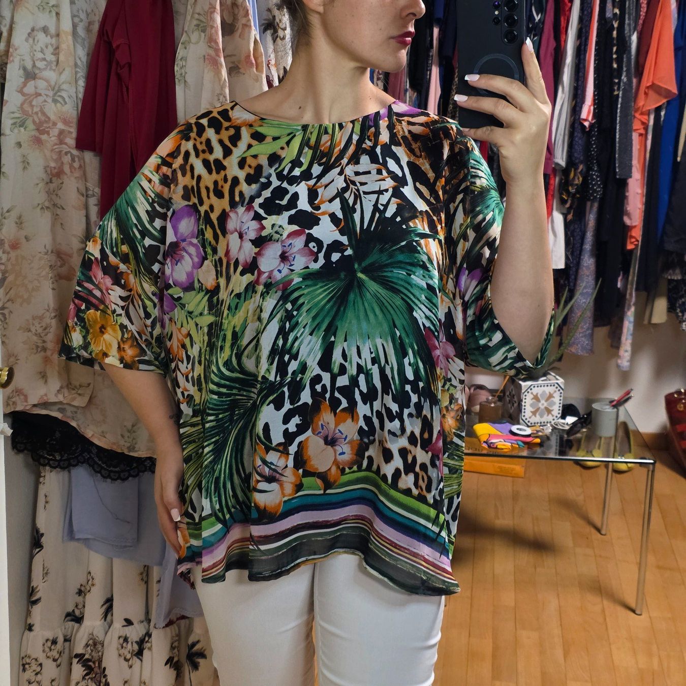 Chemisiers: Sommerliche Bluse mit Blumenmuster Gr. L/XL – D'occasion à Wald ZH par CapLux 1