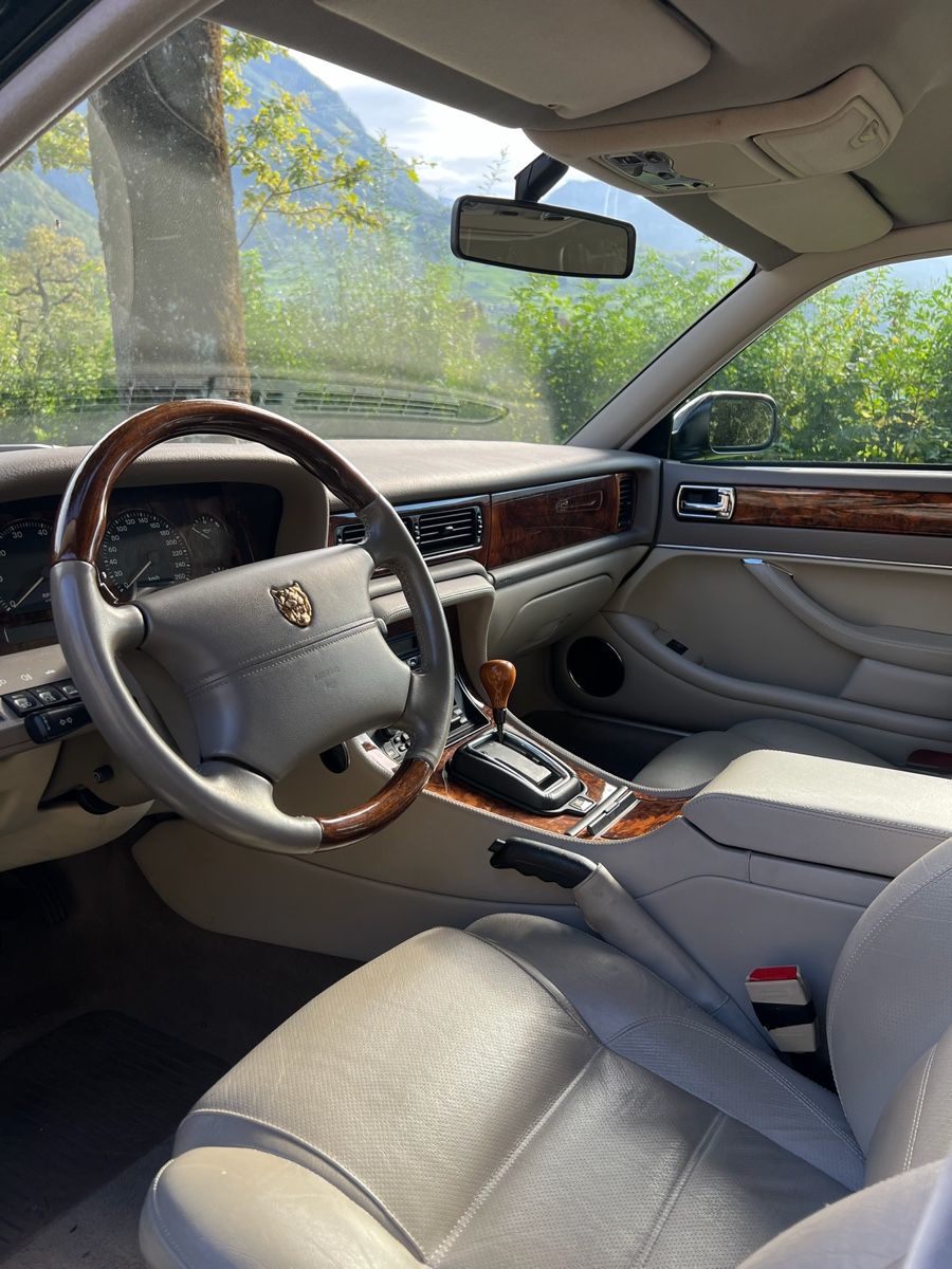 Jaguar Automobili: Jaguar XJ 1Hand 160T.KM – Usato da Rothenthurm venduto da SkiFlieger 1
