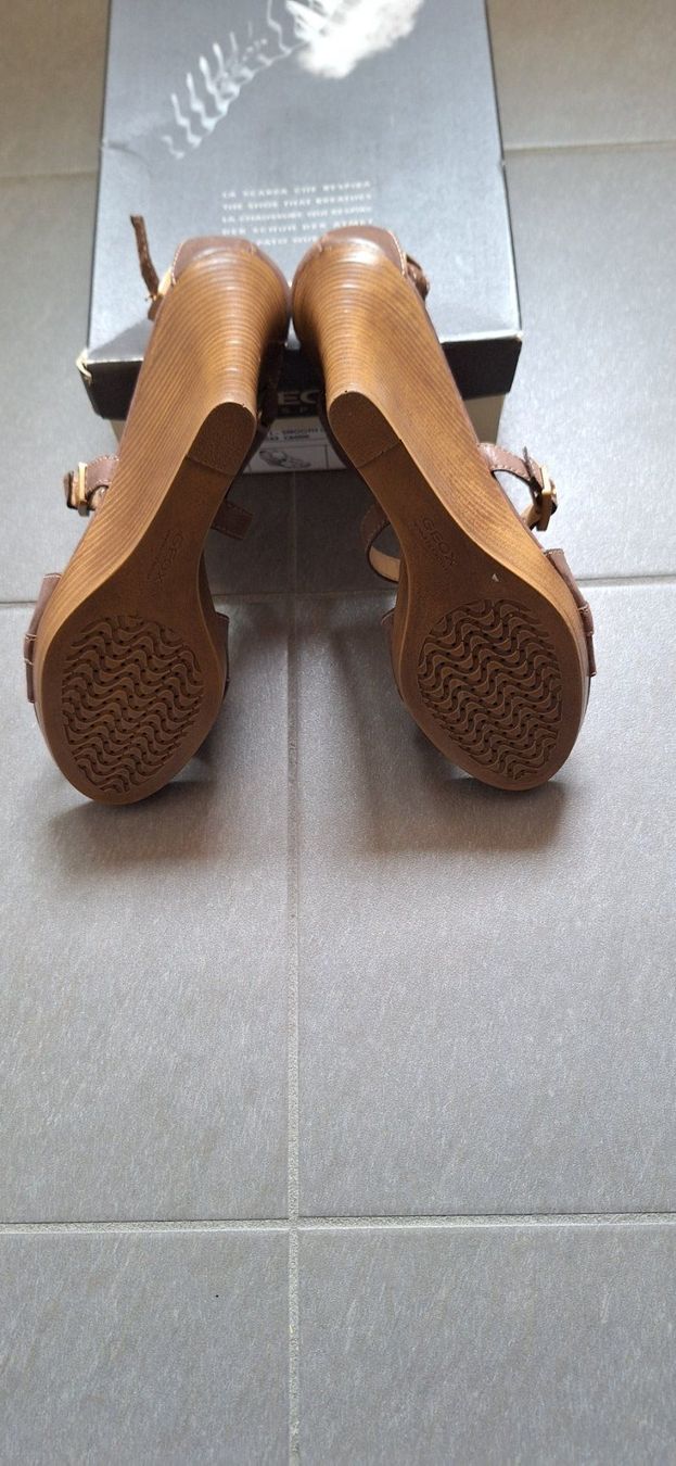 Geox Scarpe da donna: Geox, sandale brune – Nuovo e nell'imballaggio originale da Lussery-Villars venduto da pousinete02 4