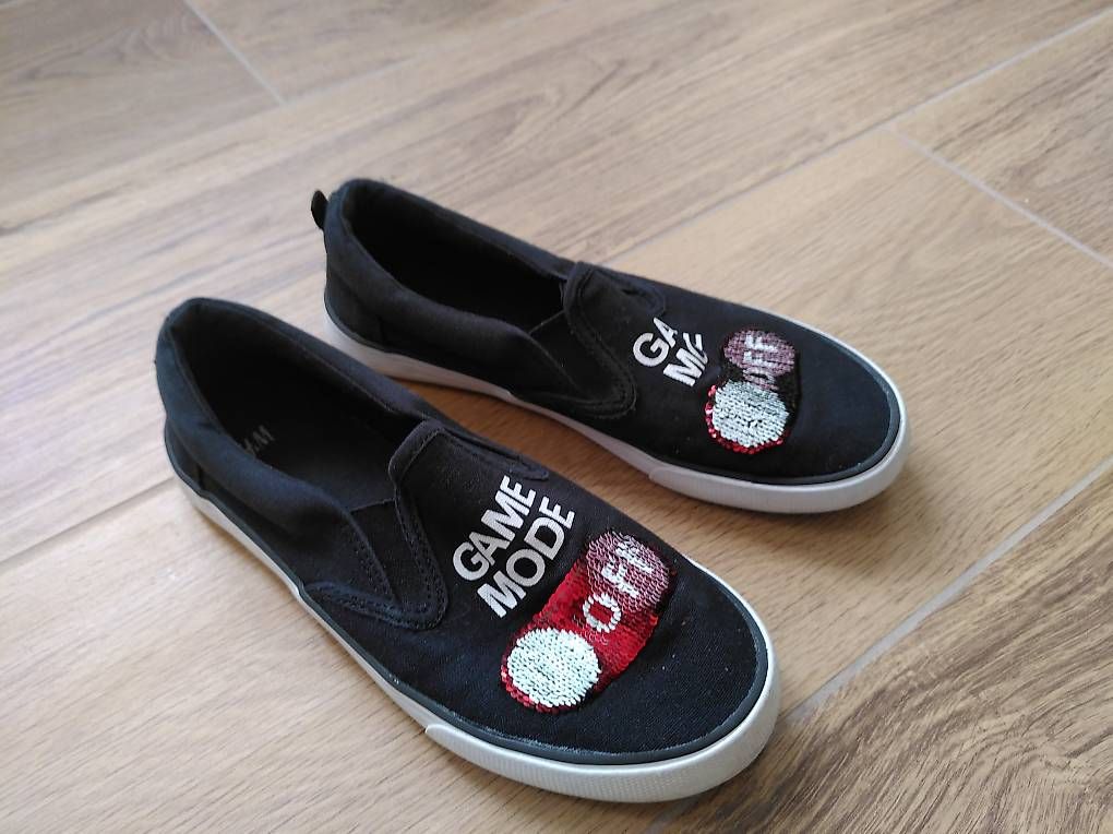 Schuhe für Mädchen: Pantoufles game on/off taille 35 – Gebraucht aus Gland von Lana1530