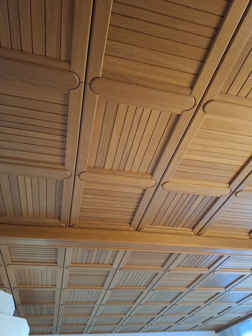Articoli in legno: Kunstvolle, handgemachte Holzdecke – Usato da Tann venduto da Iwinnie 5