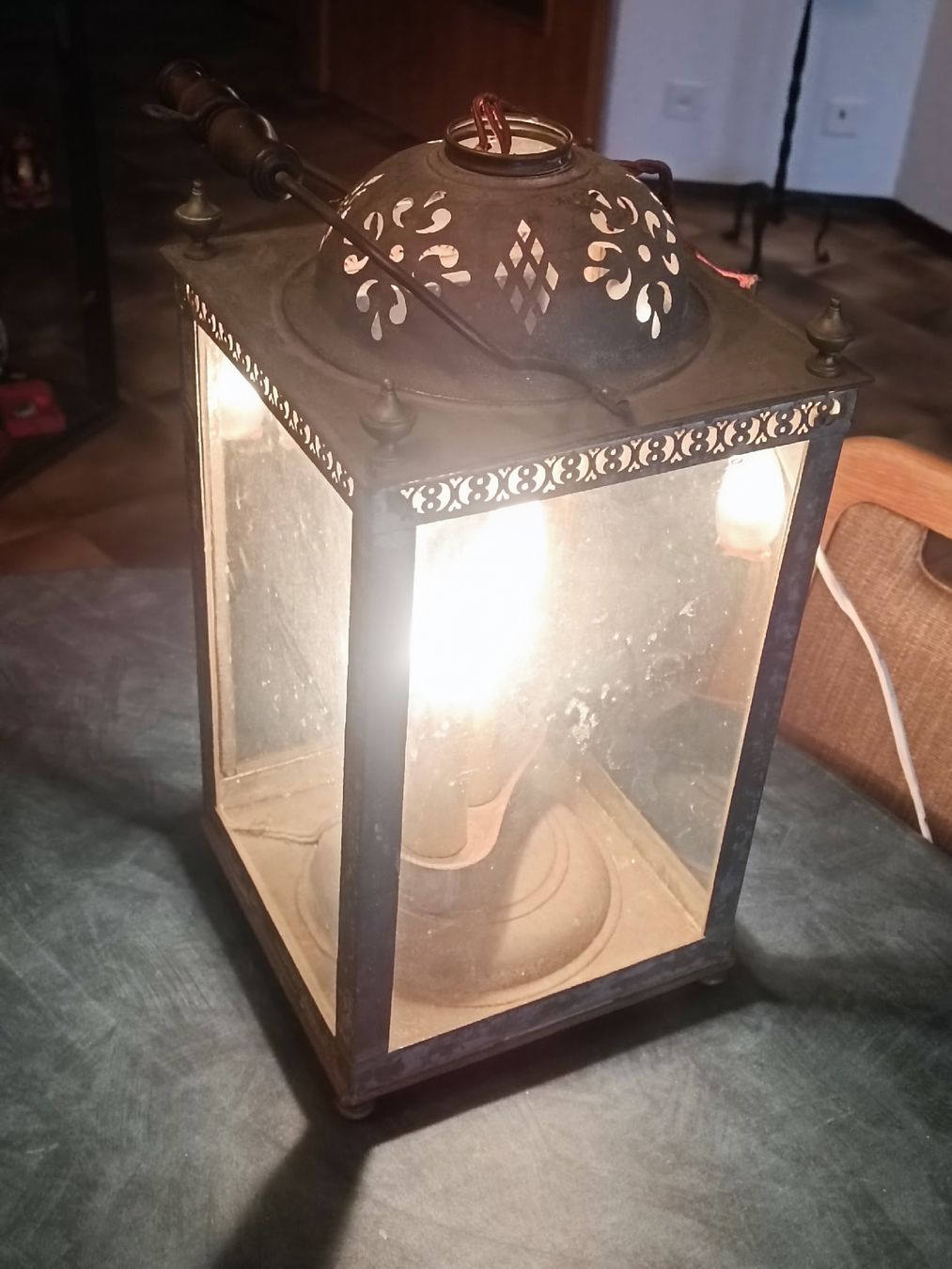 Lampade: alte Laterne elektrisch – Usato da Estavayer-le-Lac venduto da Scosde 2
