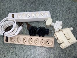 Set Elektromaterial Steckdosenleisten und Stecker-Adapter