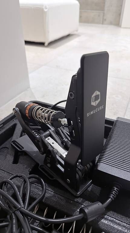 Controller: Simucube ActivePedal Ultimate + Throttle + Baseplate – Usato da Stabio venduto da cmarsili 2