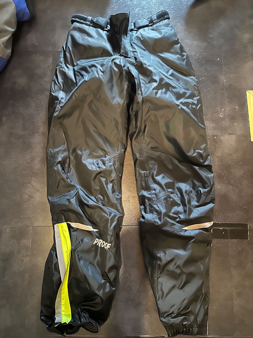 Pantaloni: Regenhose "Proof" Schwarz, Top Zustand – Nuovo (secondo la descrizione) da Rorbas venduto da Sabdra03