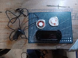 Sony PSP E1004 Konsole schwarz mit Spielen und Zubehör
