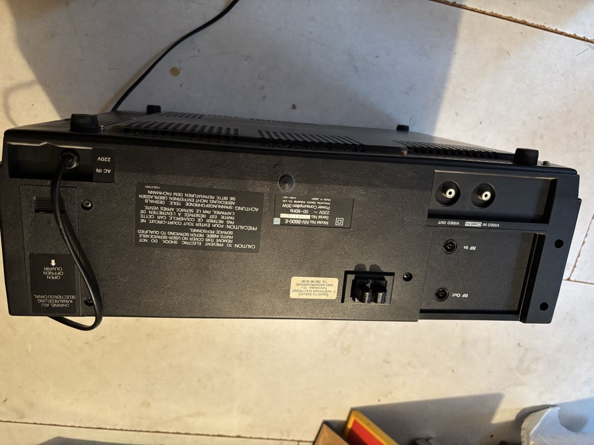 Panasonic Enregistreurs: Panasonic Videorecorder NV-8600-E schwarz gebraucht – D'occasion à Birmenstorf AG par Stefan5413 5