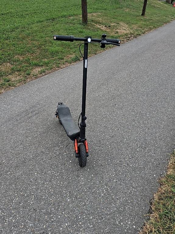 Kickboard: Neuwertiges E-Trottinett zu verkaufen – Gebraucht aus Ruswil von moene92 2