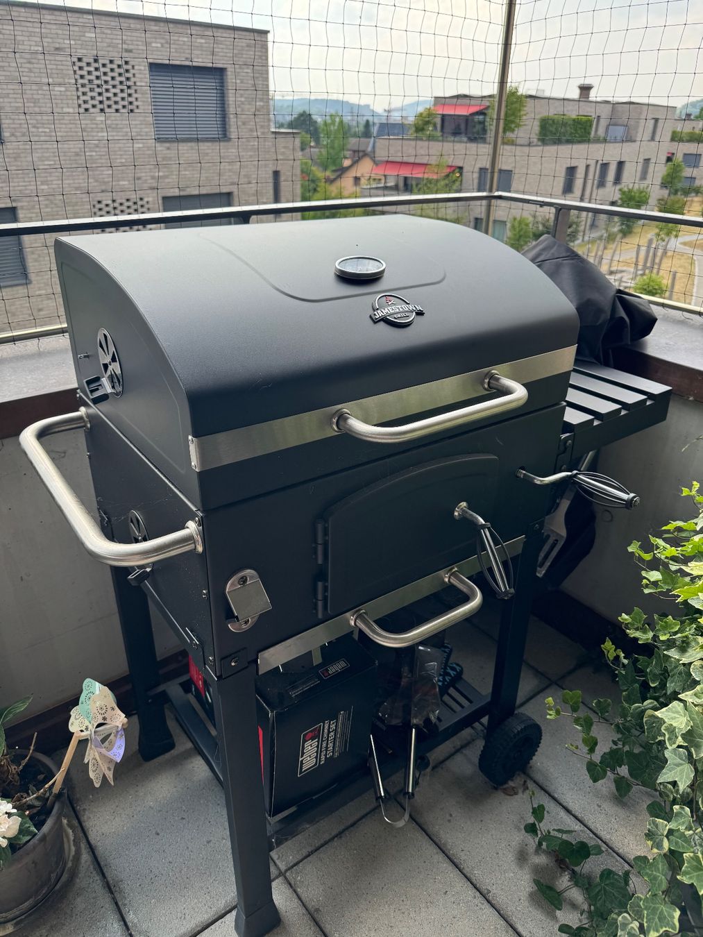 Griglie: Jamestown Grill Holzkohle Grill – Usato da Winterthur venduto da mar_77xm