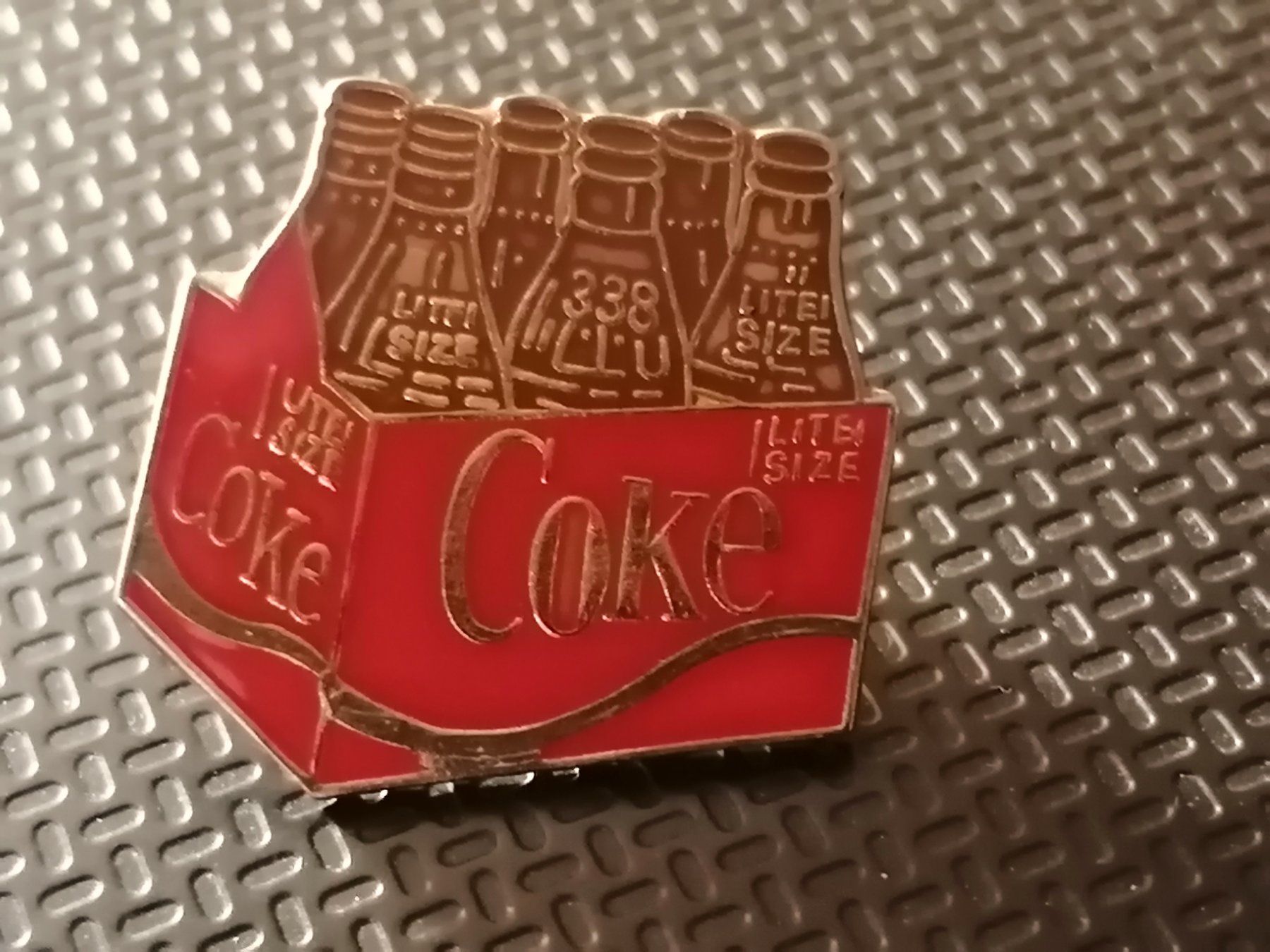 Coca-Cola Placchette & Badge: PIN Coca-Cola – Usato da Nunningen venduto da mochflo