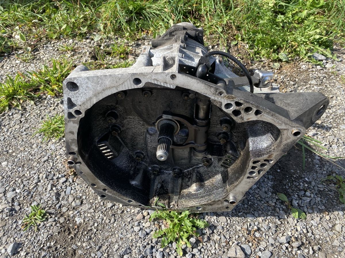 Renault Tutti pezzi di ricambio auto: Renault 21 Getriebe NG9 000 – Difettoso da Unteriberg venduto da gia_fbf9 1