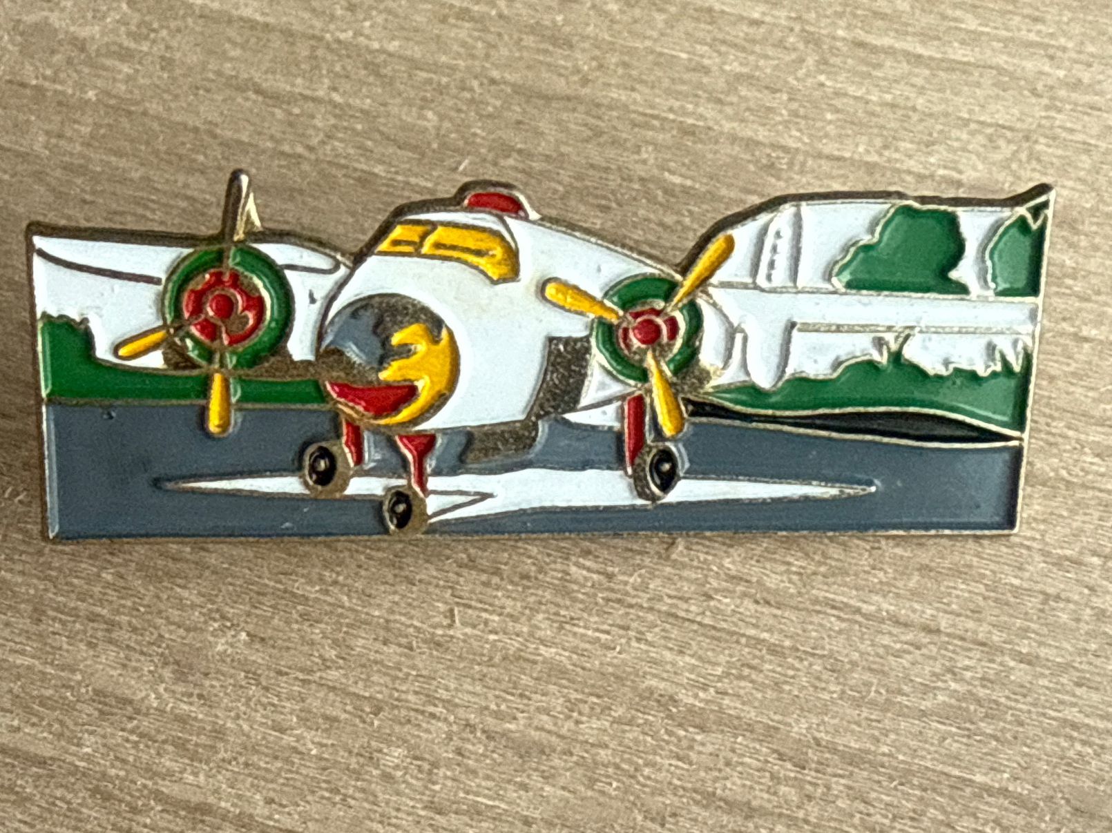 Placchette & Badge: Pin Flugzeug – Usato da Glattbrugg venduto da Schweigmatt