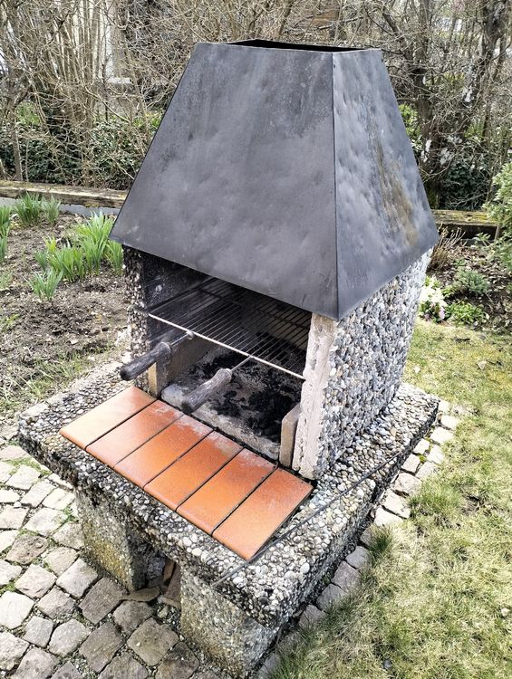 Stein Grill muss selbst abgebaut und abgeholt werden Kaufen auf Ricardo
