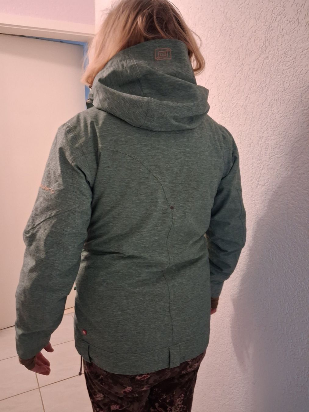 Giacche: Belowzero Snowboardjacke – Usato da Seuzach venduto da NocheGalactica 4