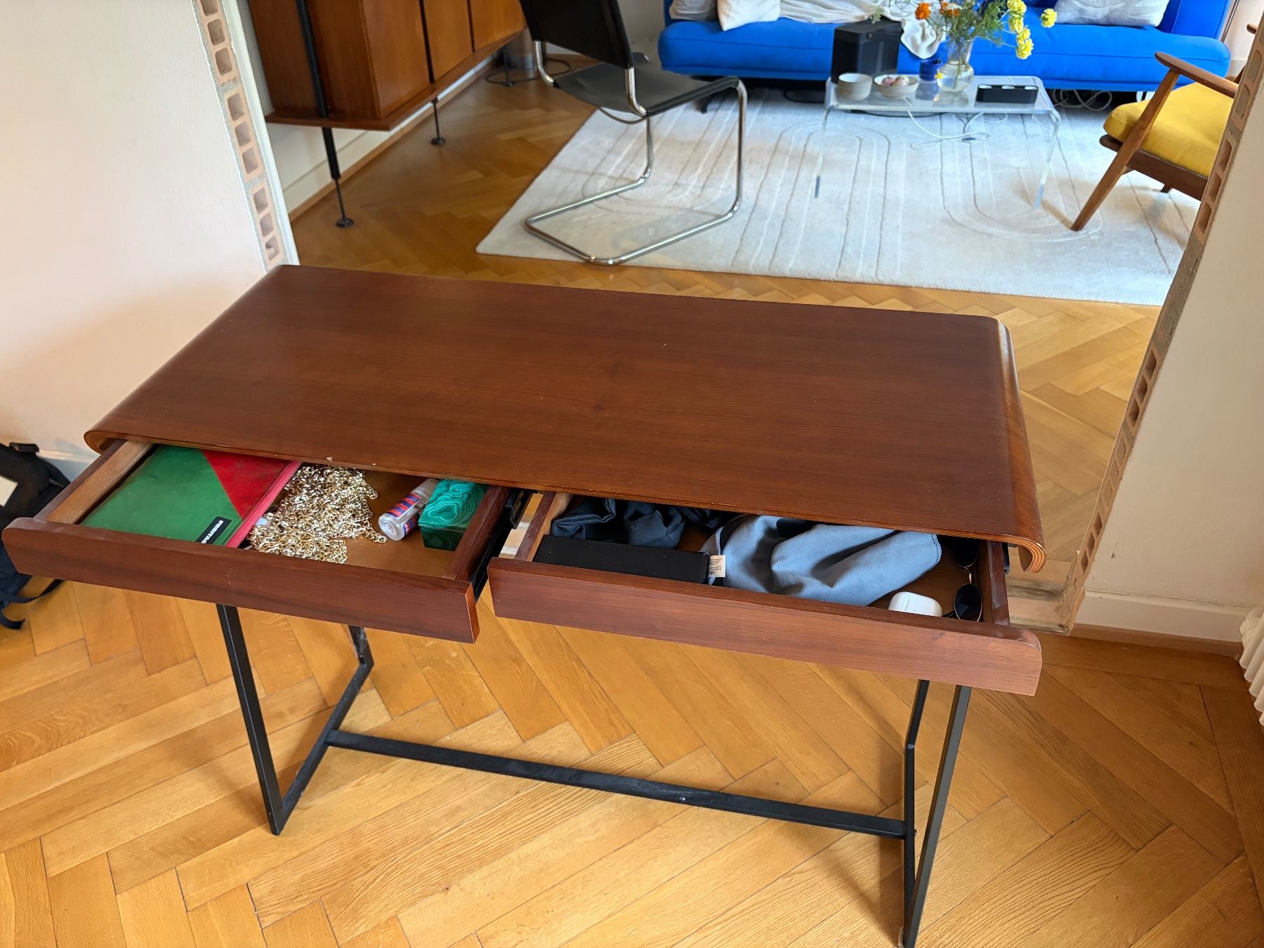 Cassettiere: Console d'entrée noyer plaqué – Usato da Lausanne venduto da vzmbz012 1