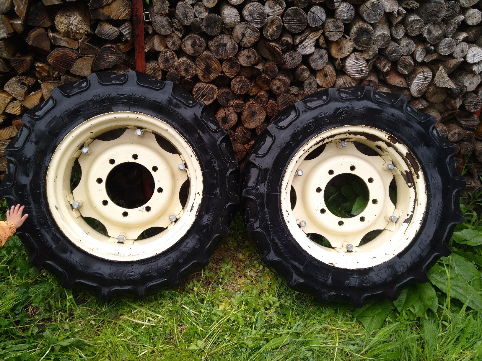 Pneumatici & Ruote complete: Traktoren Räder Rad 280/85R24 – Usato da Willisau venduto da Turbofarmers