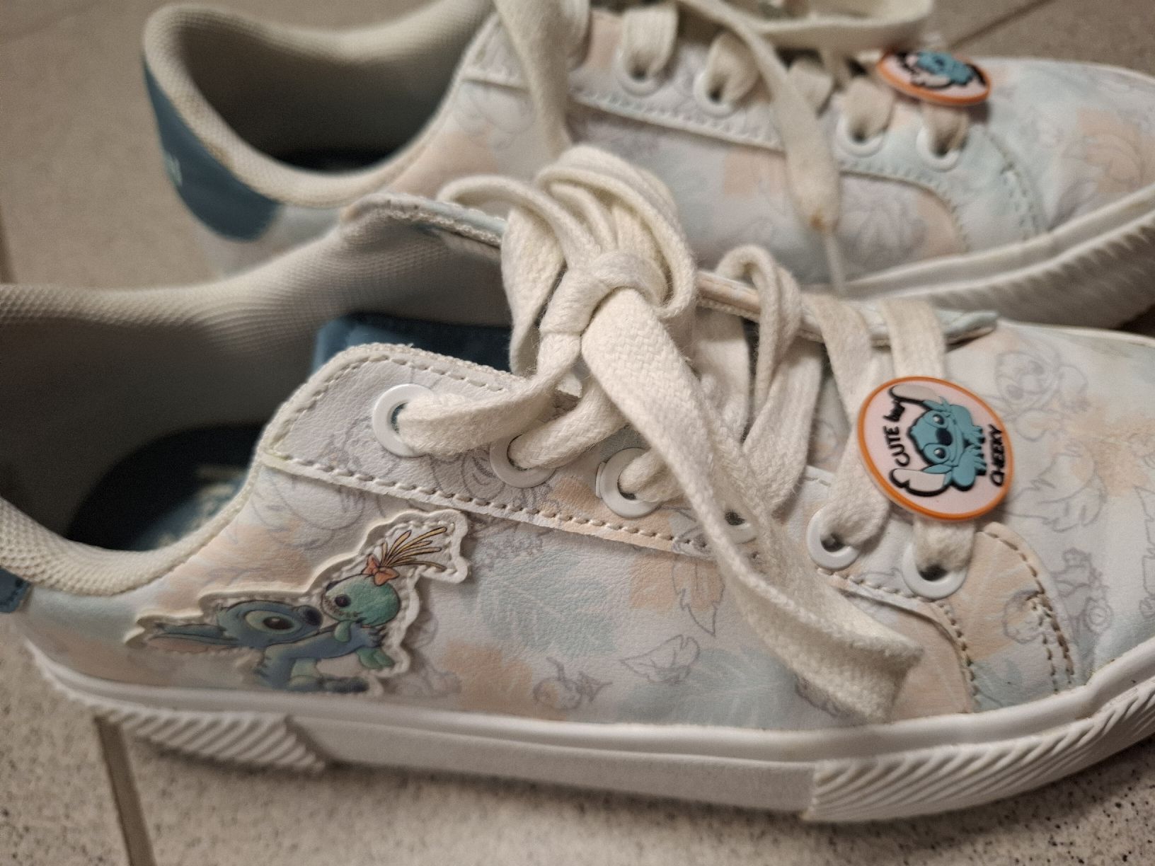Scarpe per ragazze: sneakers Stitch, taille 36 – Usato da Tramelan venduto da yok-yok 1