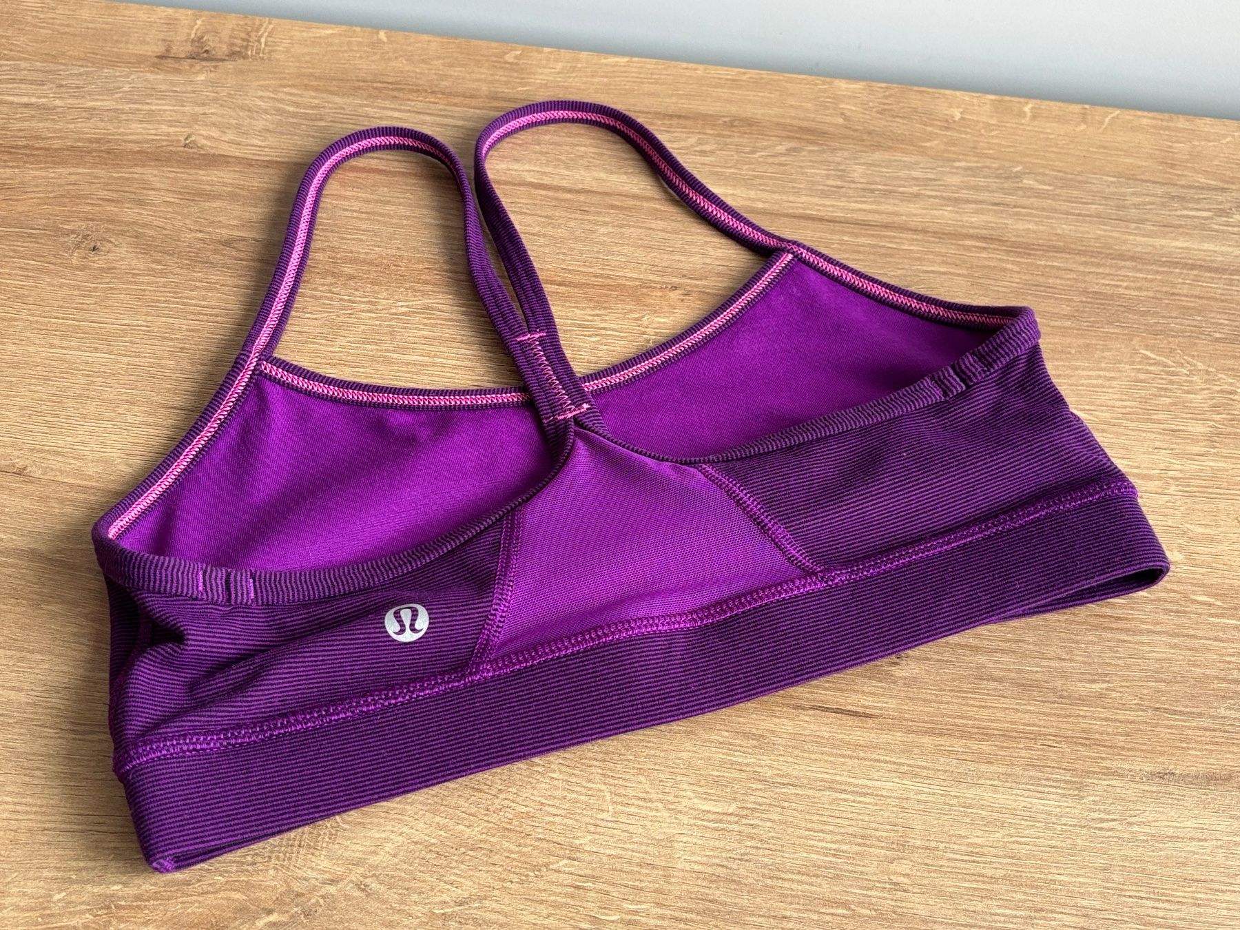 Lululemon Top: Lululemon Flow Y Bra IV - Absolut Neuwertig. – Nuovo (secondo la descrizione) da Bern venduto da lolapennt 5