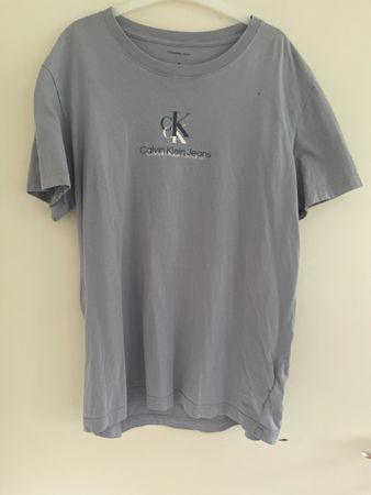 T-shirt Calvin Klein Jeans bleu taille M usé