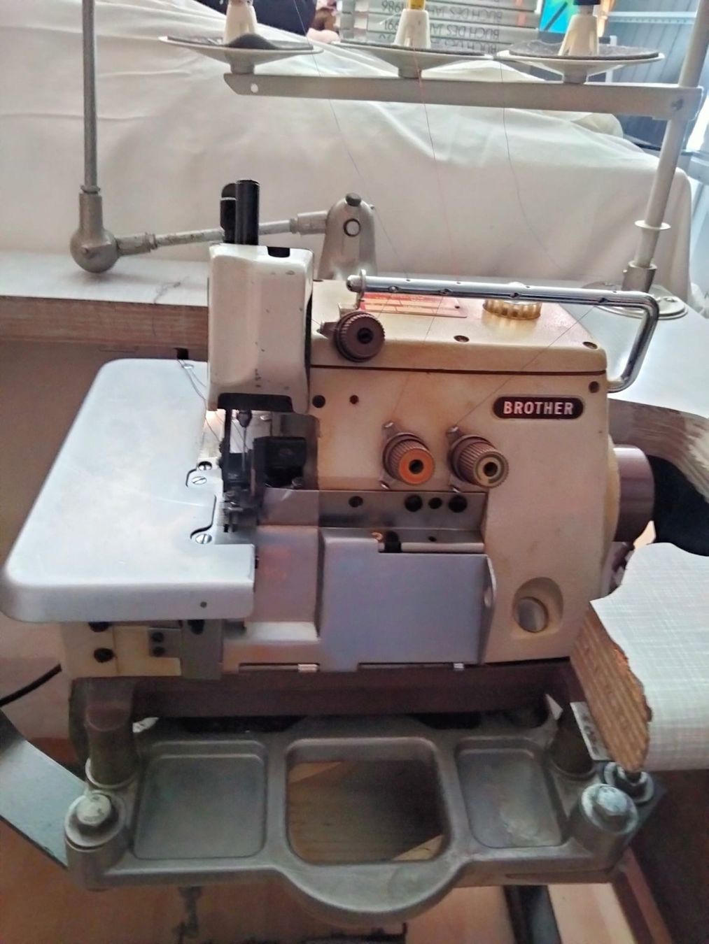 Brother Macchine da cucire: Brother Industrie Overlock Nähmaschine – Usato da Oberurnen venduto da simgug 1