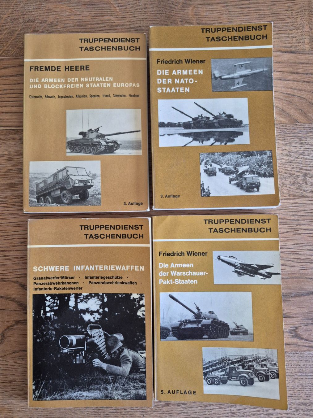 Libri: Truppendienst Taschenbuch - 4 Büchlein – Usato da Balsthal venduto da Jamamoegg