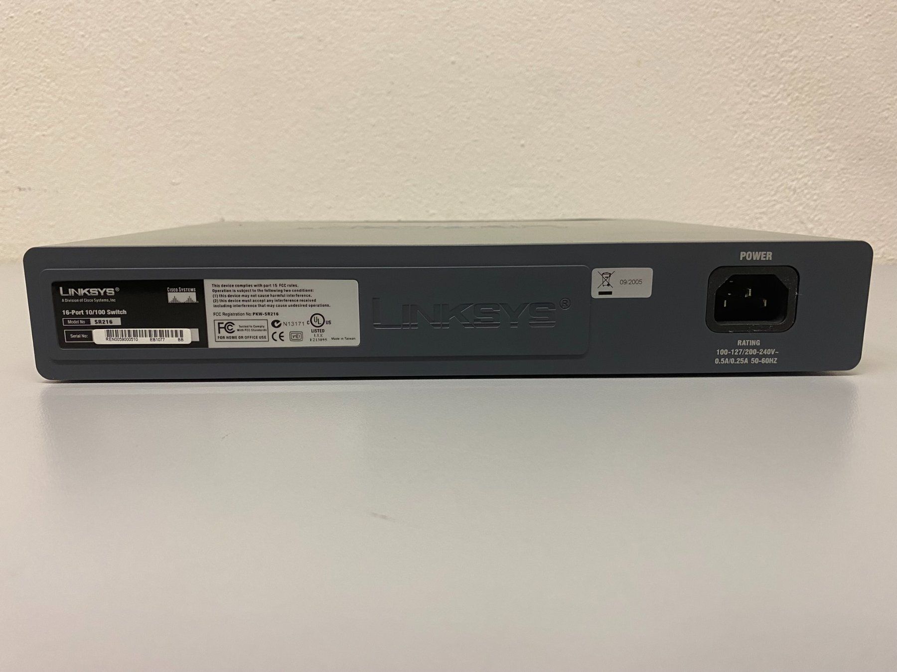 Hub & Switch: Linksys SR216 16-Port 10/100 Switch – Usato da Hochdorf venduto da av-electronics 2