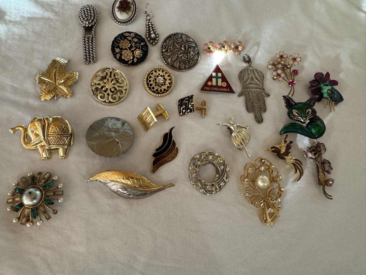 Sonstiger Schmuck: Diverse Broschen / Anhänger  – Gebraucht aus Sigriswil von Lujana04
