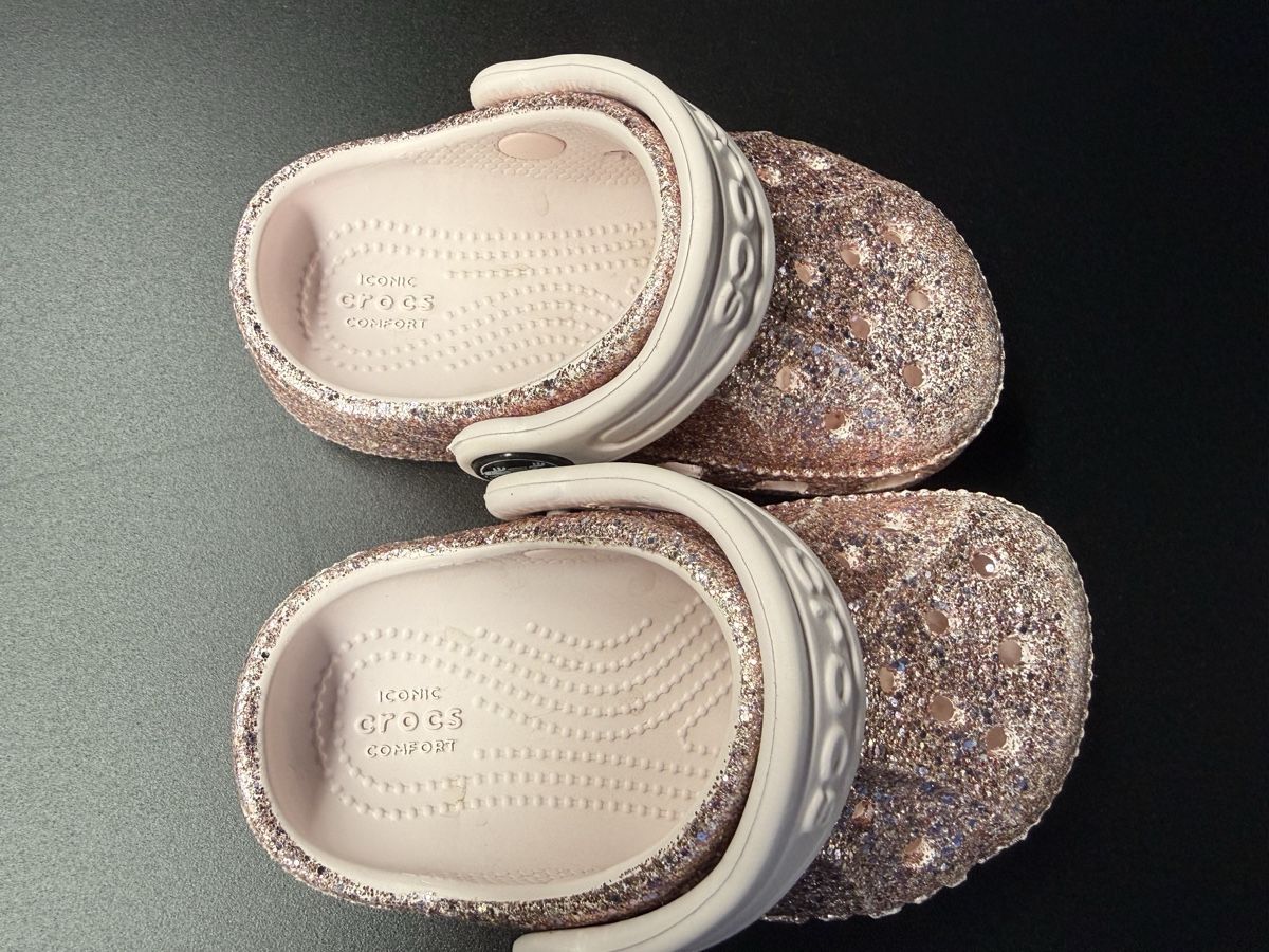Crocs Scarpe per ragazze: Authentic Pink Glitter Crocs Size 19/20 Very Good Condition – Usato da Diessenhofen venduto da mar_8cyl 3