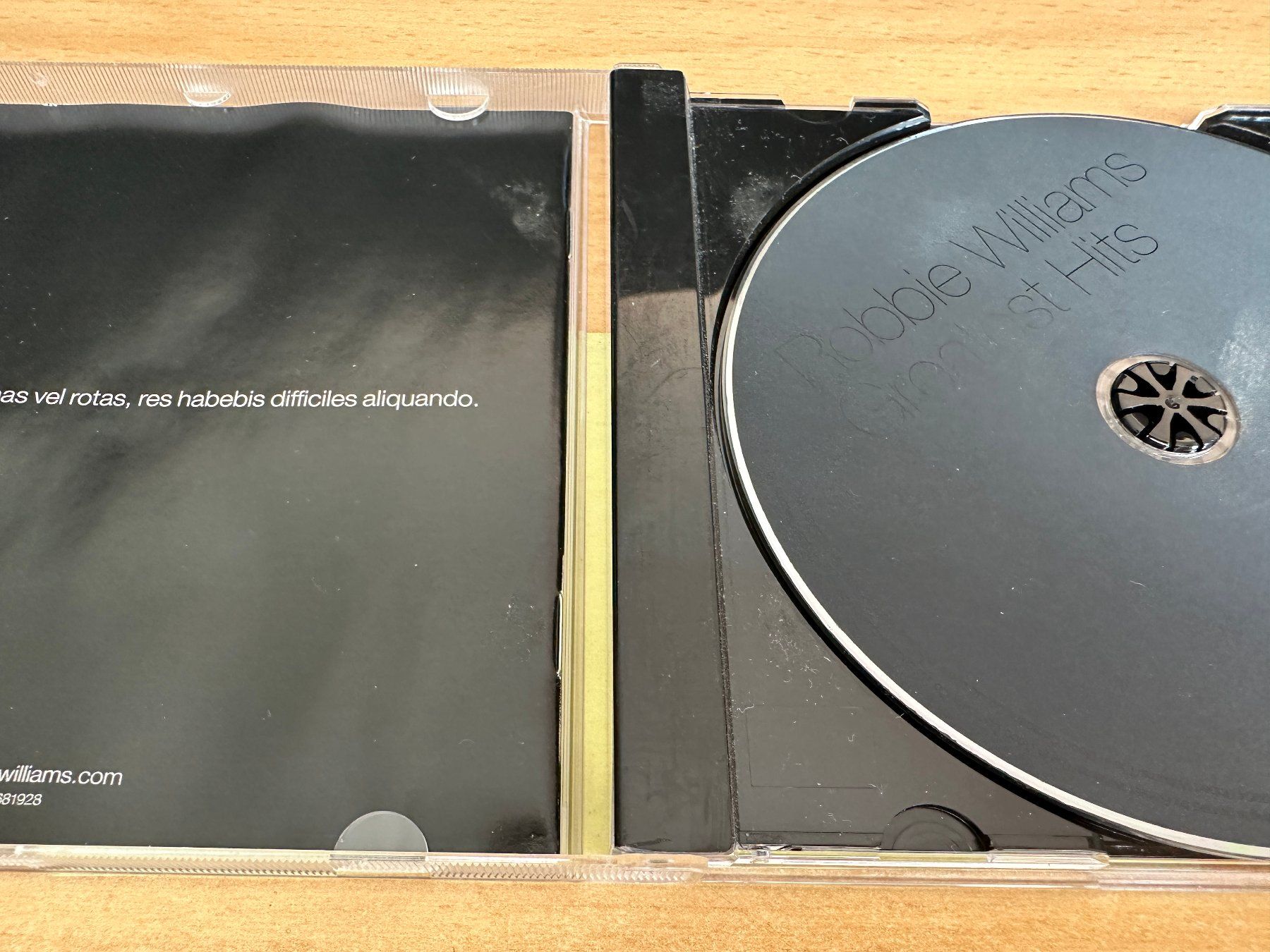 CD: Robbie Williams – Greatest Hits – Usato da Rikon im Tösstal venduto da Alpenmutz 2
