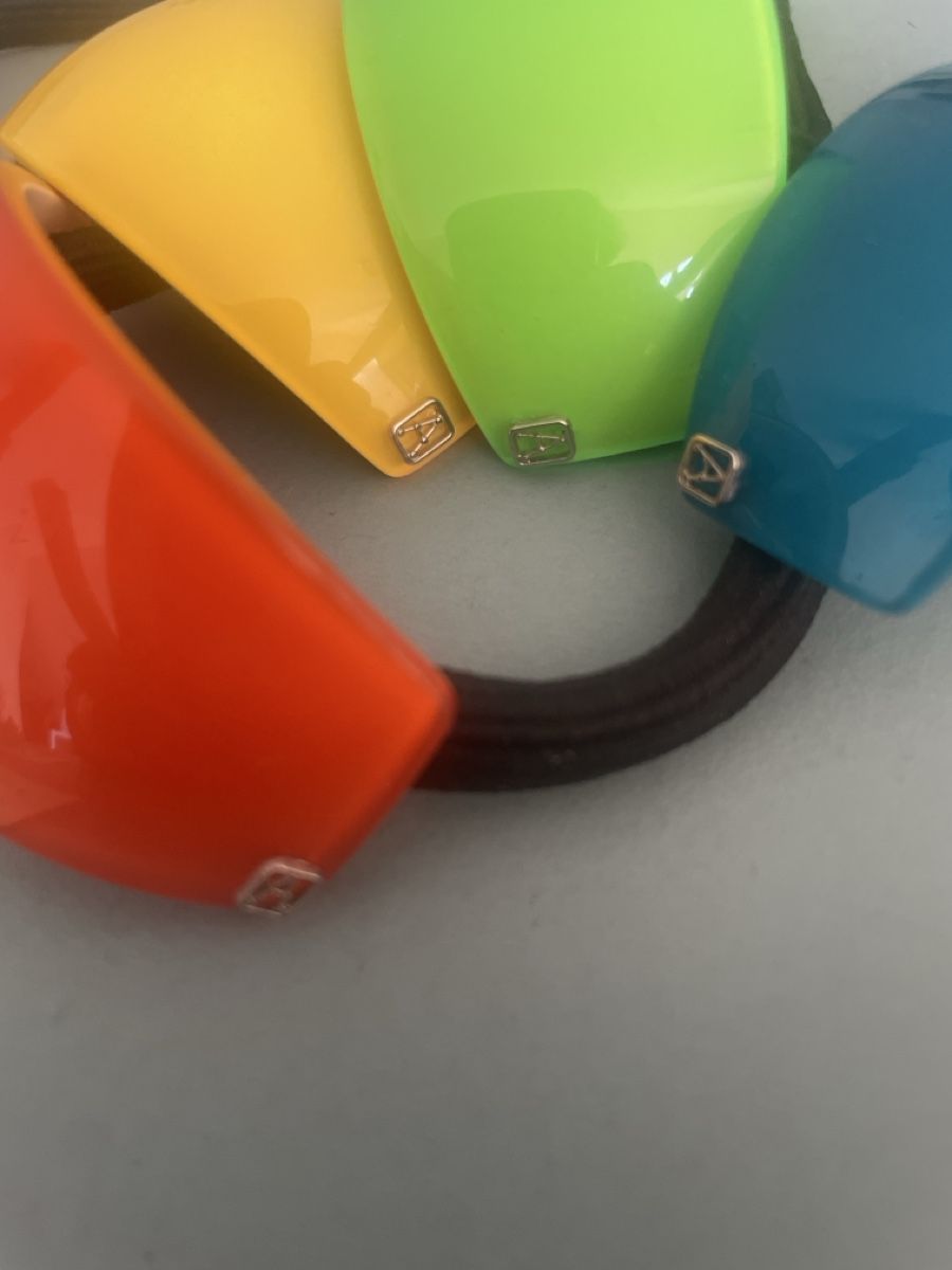 Accessori per capelli: 4 Haargummi Batons div. Farben von Alexandre de Paris – Nuovo (secondo la descrizione) da Burgdorf venduto da JoMeSch