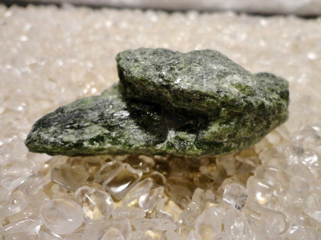 Pierres précieuses: Diopsid roh – Neuf (Voir description) à Biberist par Steine