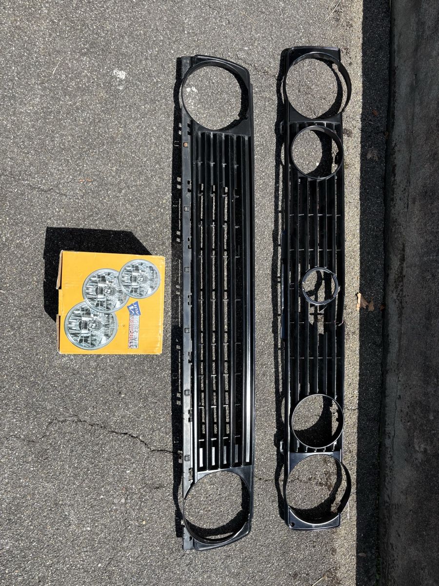VW Alle Autoersatzteile: Autoteile Set Golf 2 Scheinwerfer Grill Gitter – Gebraucht aus Dübendorf von mba_5yvw