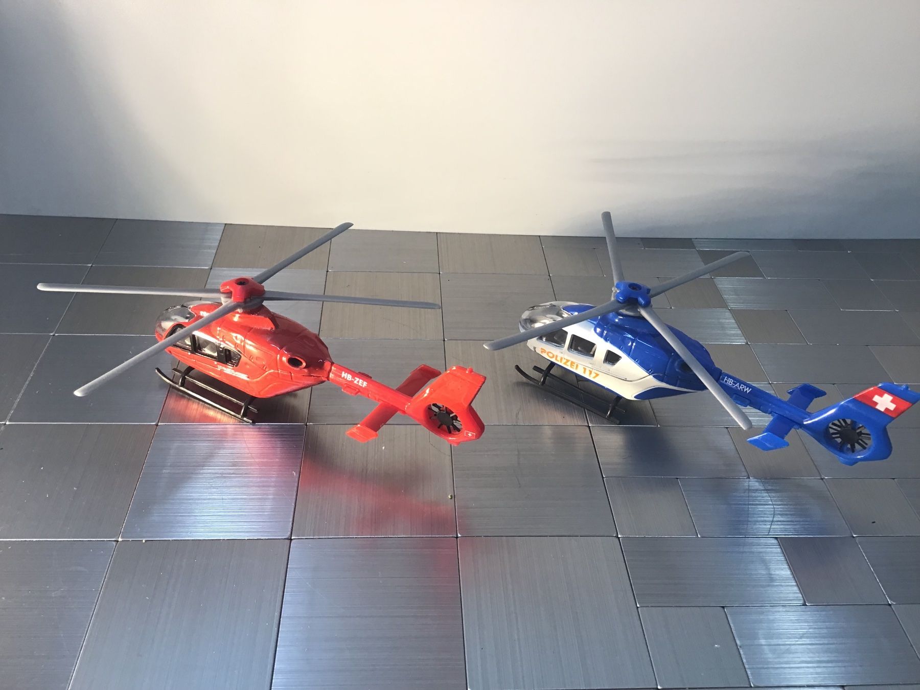 Modellini d'auto: EC-135 POLIZEI HELIKOPTER  1:87 – Usato da Männedorf venduto da Modelle-aller-Art 2