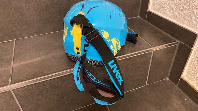 Altre raccolte & rarità: Skihelm und Skibrille – Usato da Wettingen venduto da rigipilatus 1