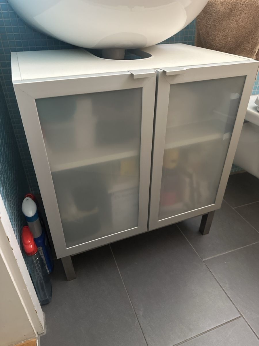 Ikea Mobili per bagno: Badezimmerschrank weiss mit Glastüren – Usato da Pfäffikon ZH venduto da thf_rqs2