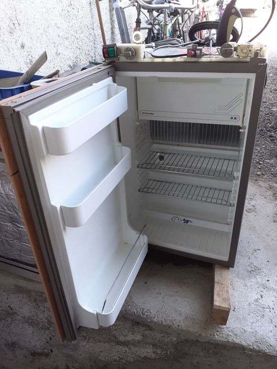 Kühlschrank 12V 220V Gas aus wohnwagen