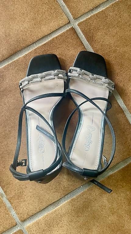 Scarpe da donna: Elegante Sandalen von Buffalo – Usato da Gerlafingen venduto da Flavia9