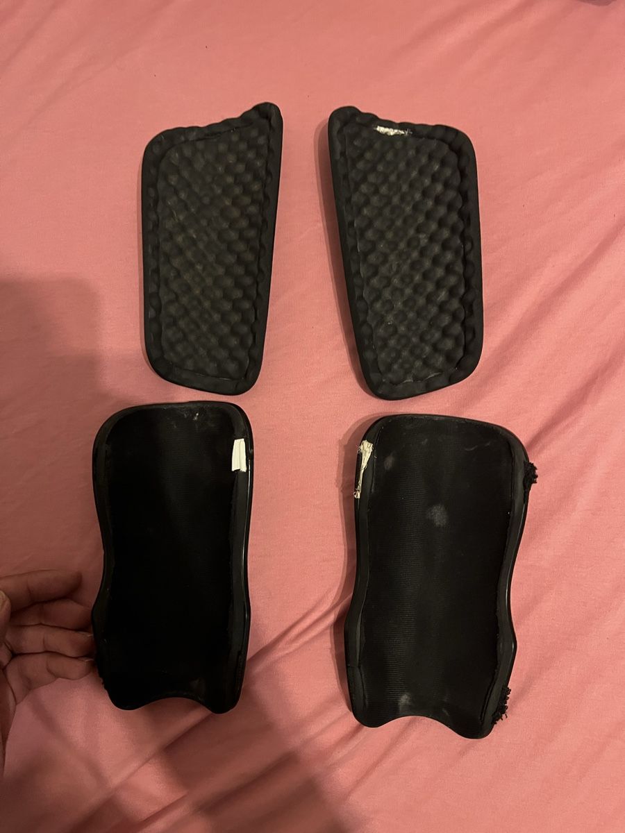 Nike Protezioni & Imbottiture: Nike & Adidas Schienbeinschoner Set, – Usato da Rüti ZH venduto da Mjohnny7 1