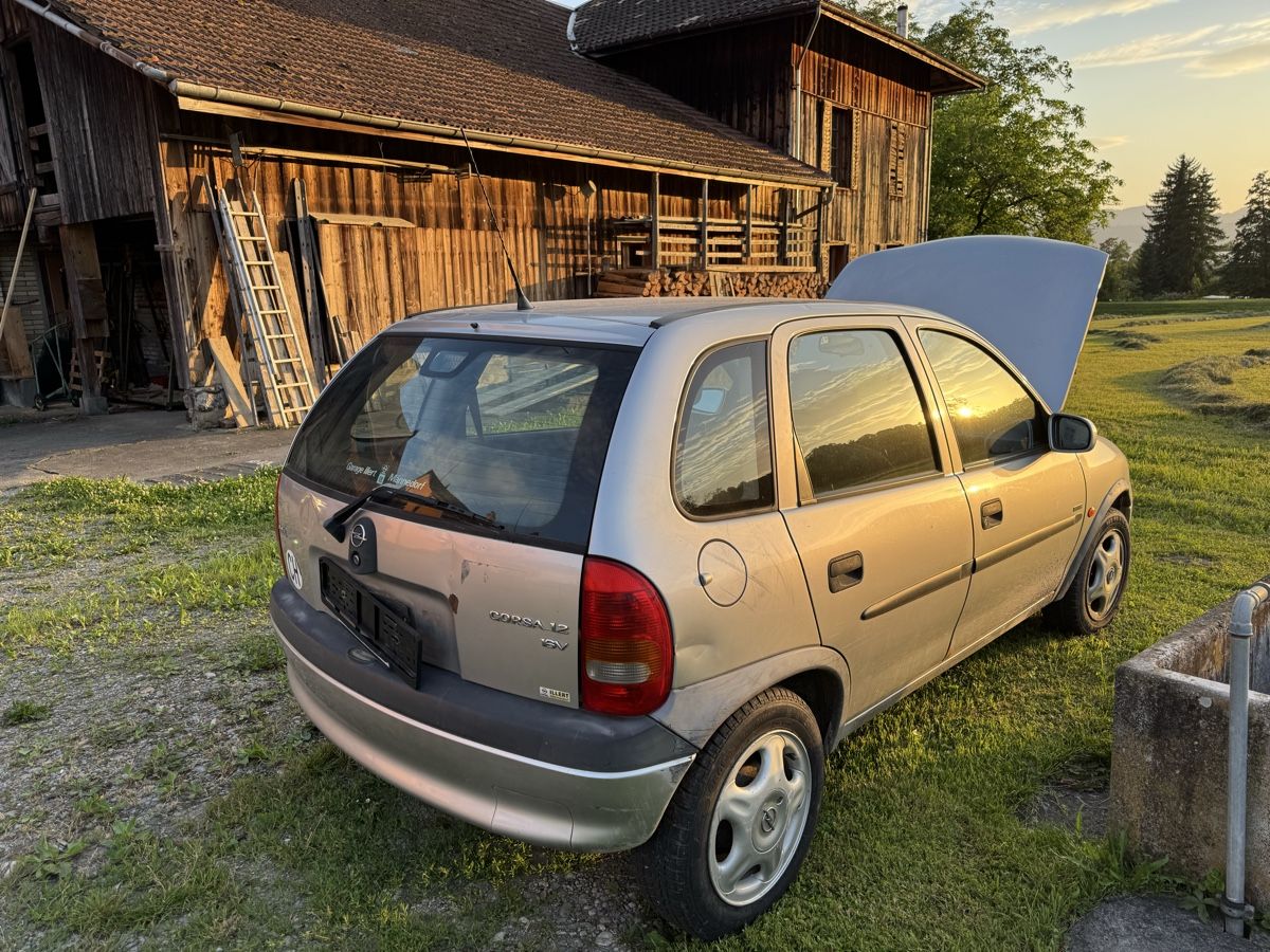 Opel Automobili: Opel Corsa B 1.2  – Difettoso da Uetikon am See venduto da benji99420 4