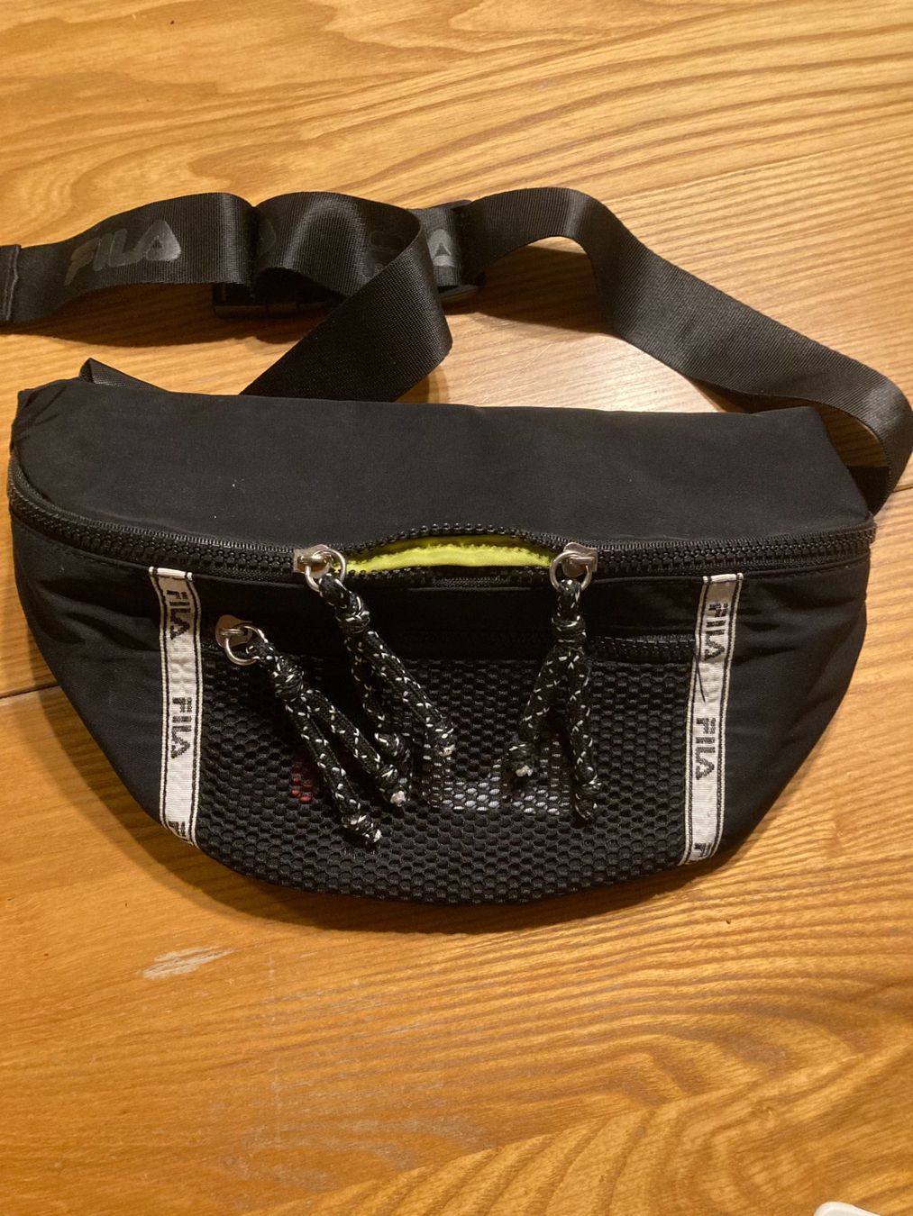 Fila Taschen: Bauchtasche – Gebraucht aus Balsthal von dasesaro