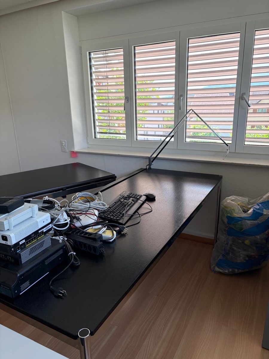 USM Scrivanie: USM Haller Bürotisch 2 Stück – Usato da Marbach SG venduto da Thayka