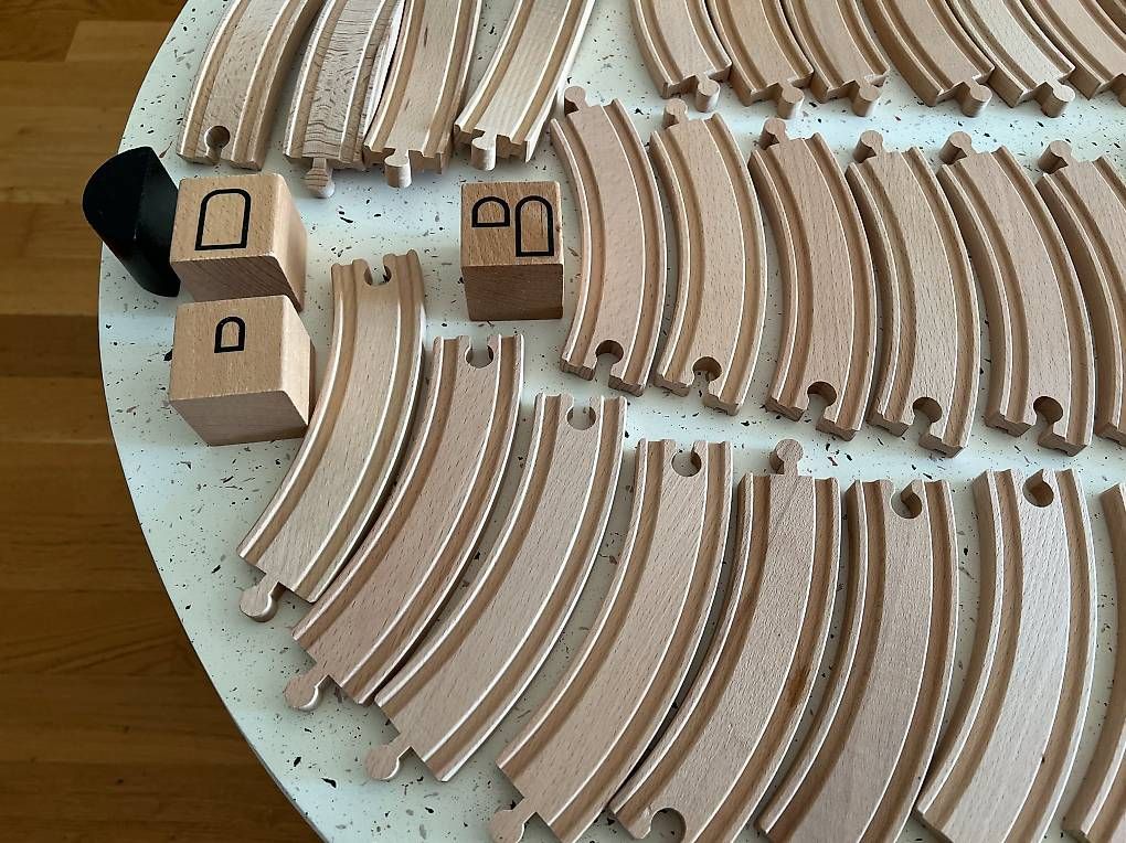 Giocattoli: Holzeisenbahn / Brio kompatible Eisenbahn Set – Usato da Adliswil venduto da bravewolf 4