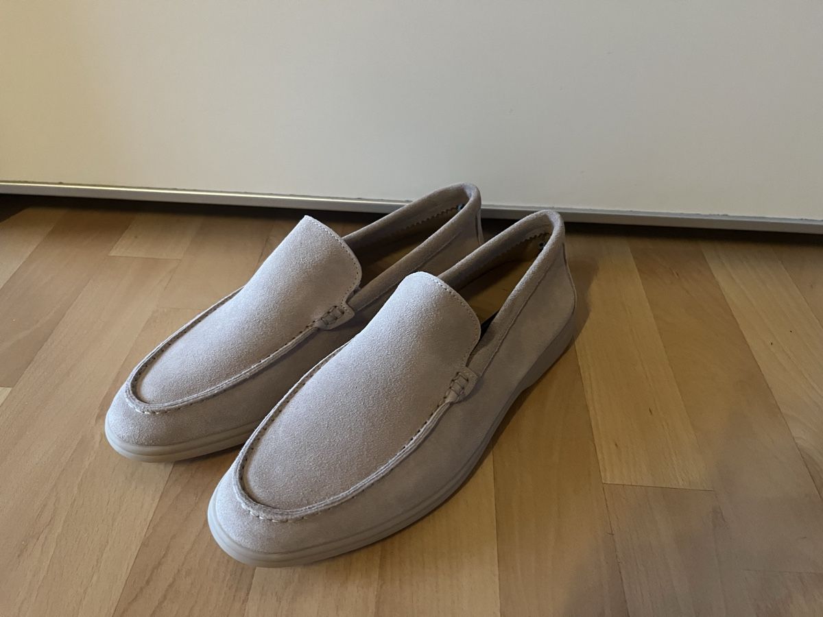 Scarpe da uomo: Wildleder Slipper Parijan 44 – Nuovo e nell'imballaggio originale da Schänis venduto da retail_rover