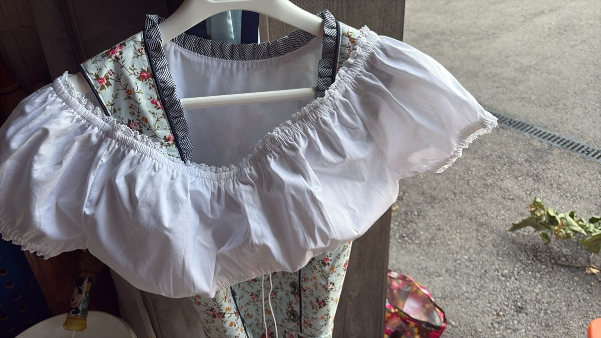 Vestiti: Dirndl Kleid mit Bluse und Schürze Blumenmuster hellblau – Nuovo e nell'imballaggio originale da Jonen venduto da tan_c7mk 1