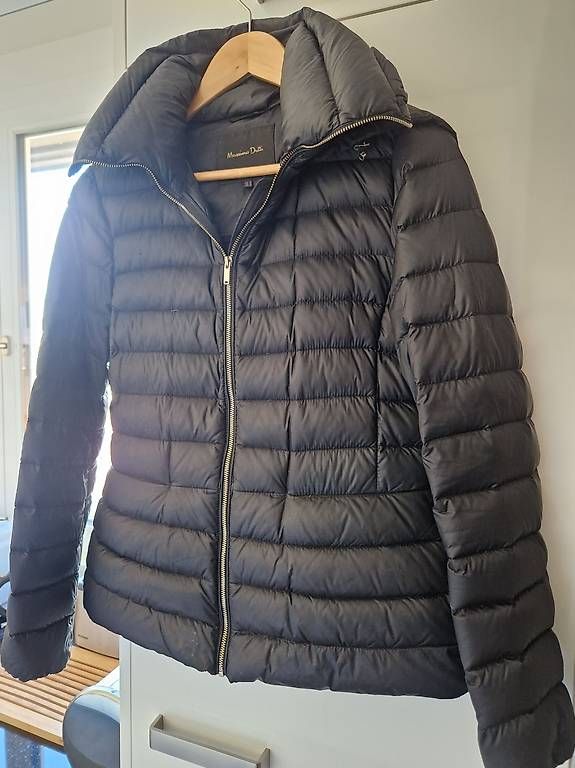 Giacche: Daunenjacke Massimo Dutti (Grösse M) – Usato da Winterthur venduto da TOPM